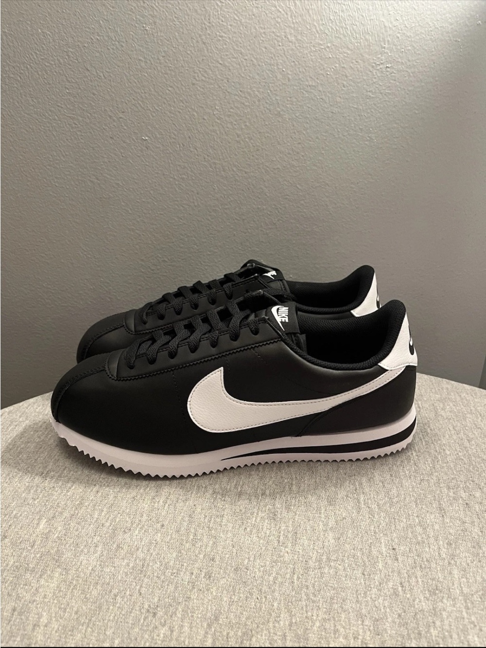 Nike Cortez Black White Sneaker Men's Athletic Shoe Size 9.5 DM4044-001